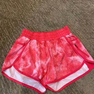Lululemon Tracker Shorts Size 6 Pink